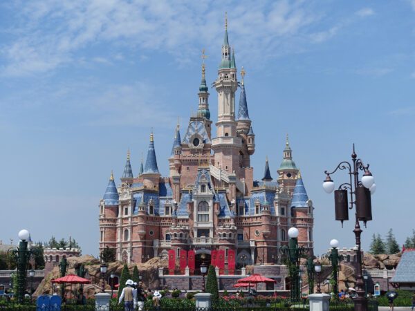 DOUBLE THEME PARK DISNEY SHANGHAI & BEIJING UNIVERSAL STUDIO By SQ Dep 23 Dec 2026