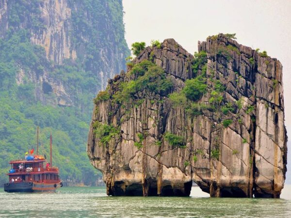 GOLDEN YEAR END VIETNAM SAPA FANSIPAN WITH HALONG BAY CRUISE 6 Days Dep 24, 25, 27, 28, 30